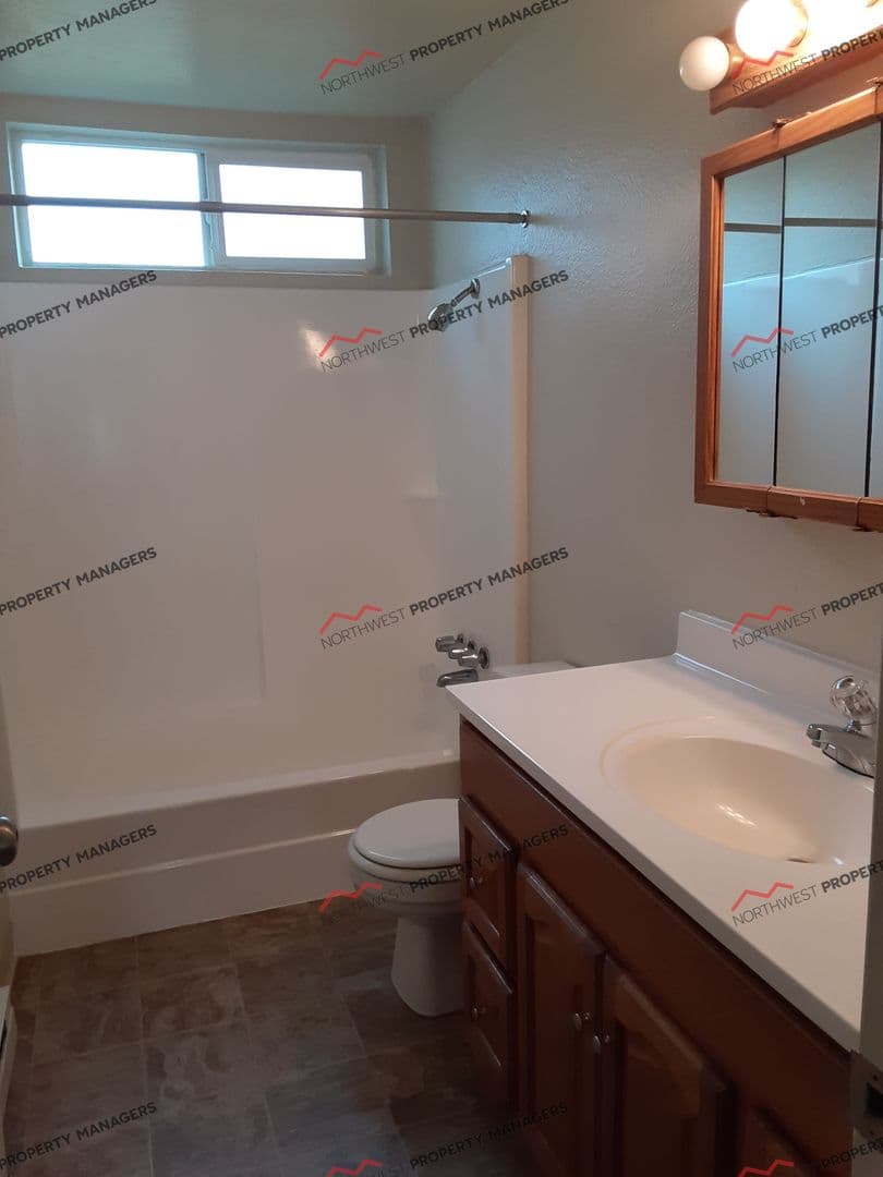 Lacey Apartment: 1615 Judd St. SE