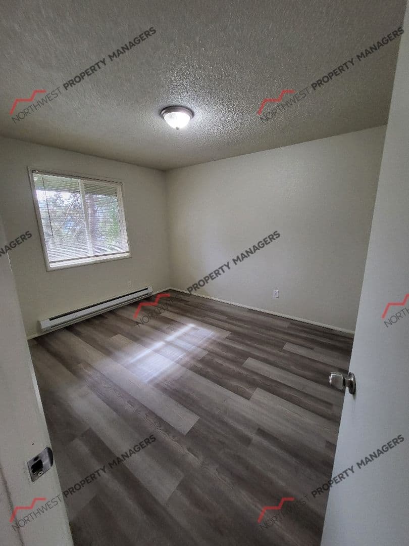 Centralia Apartment: 415 N Oak St