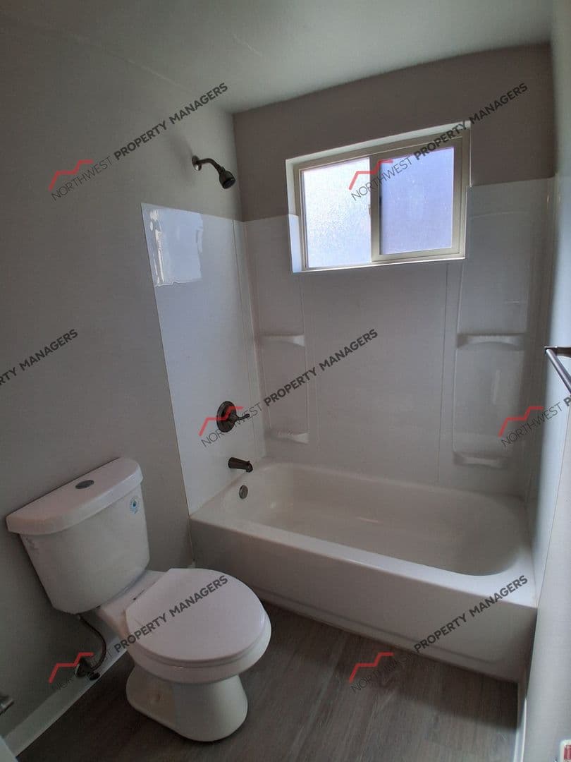 Tacoma Apartment: 120 136th Street S