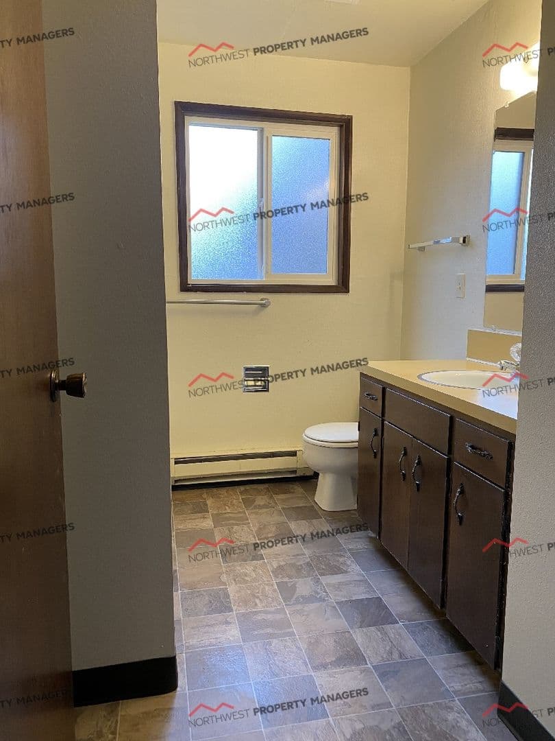 Montesano Apartment: 514 N. Medcalf Lane 1-24