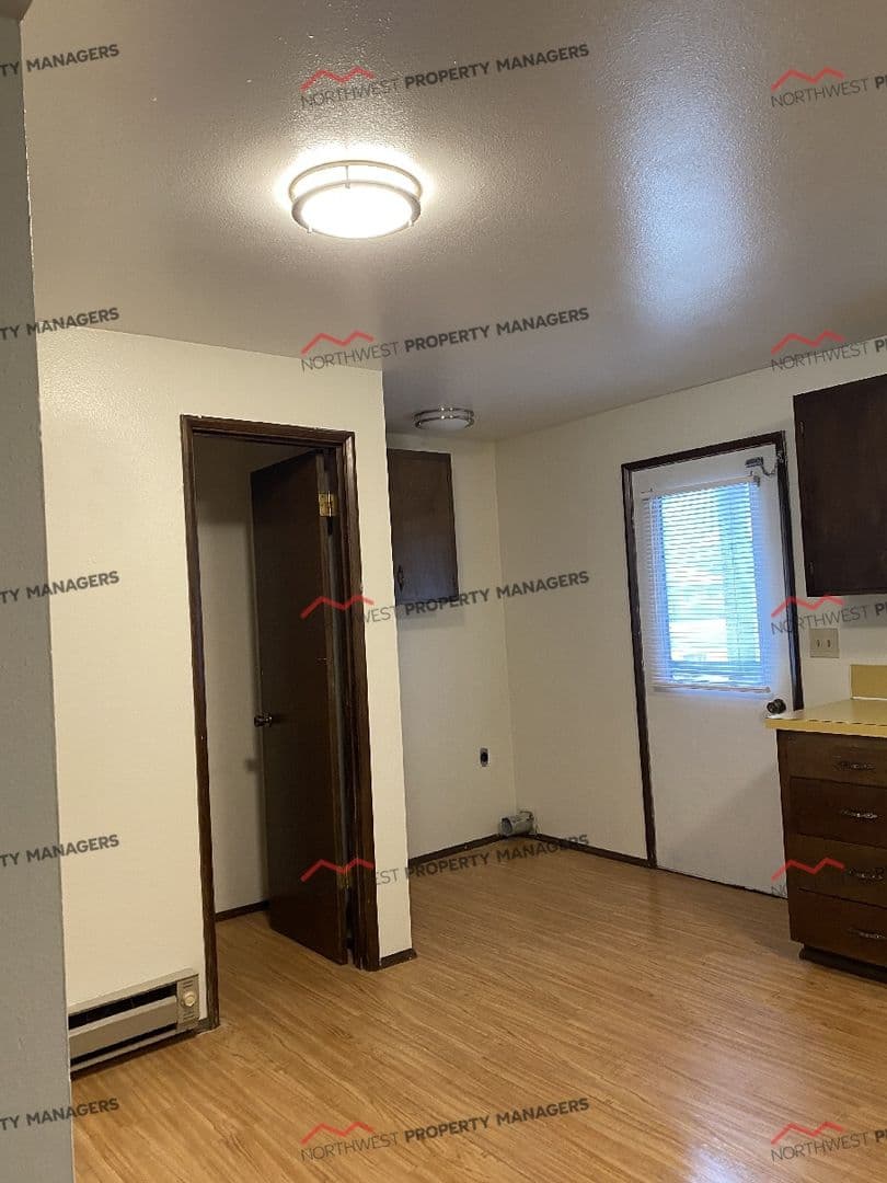 Montesano Apartment: 514 N. Medcalf Lane 1-24