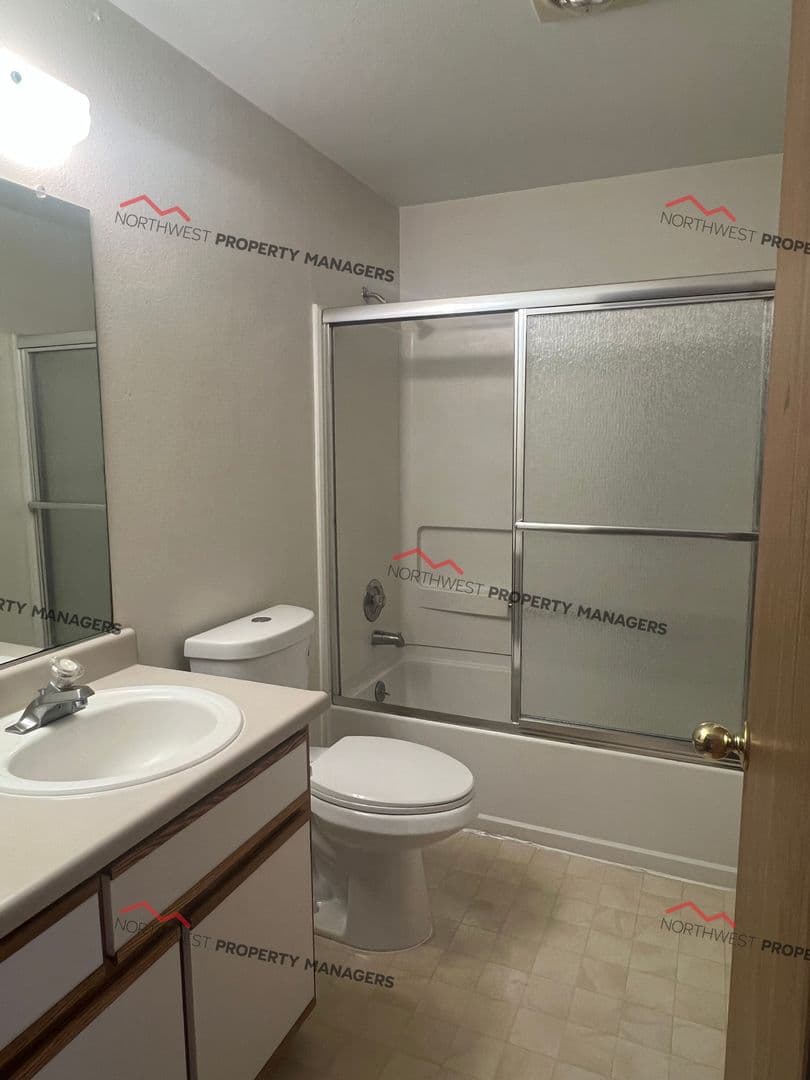 Woodland Apartment: 1451-1455-1459 N Goerig St.