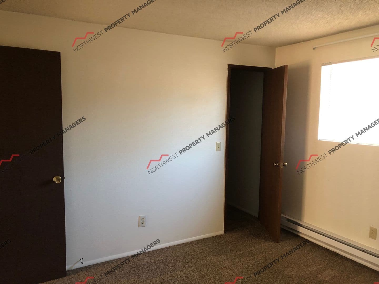 Olympia Apartment: 1400-1402 Josephine Ct. S.E.