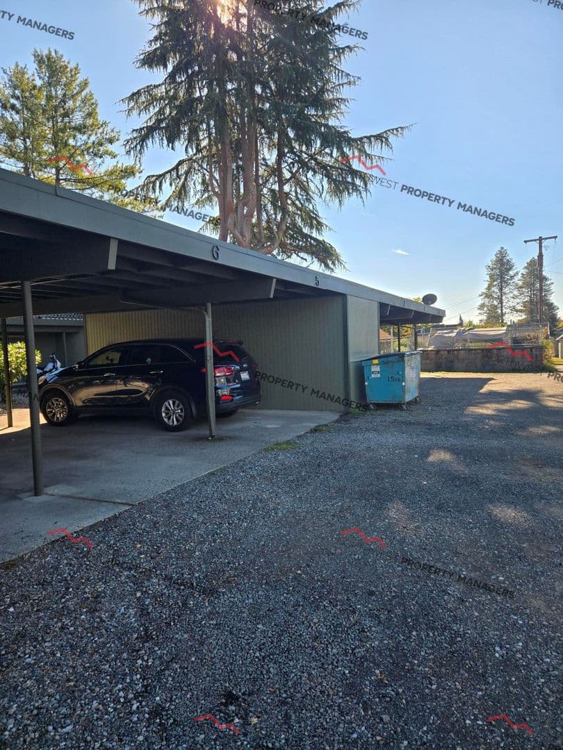 Centralia Apartment: 415 N Oak St