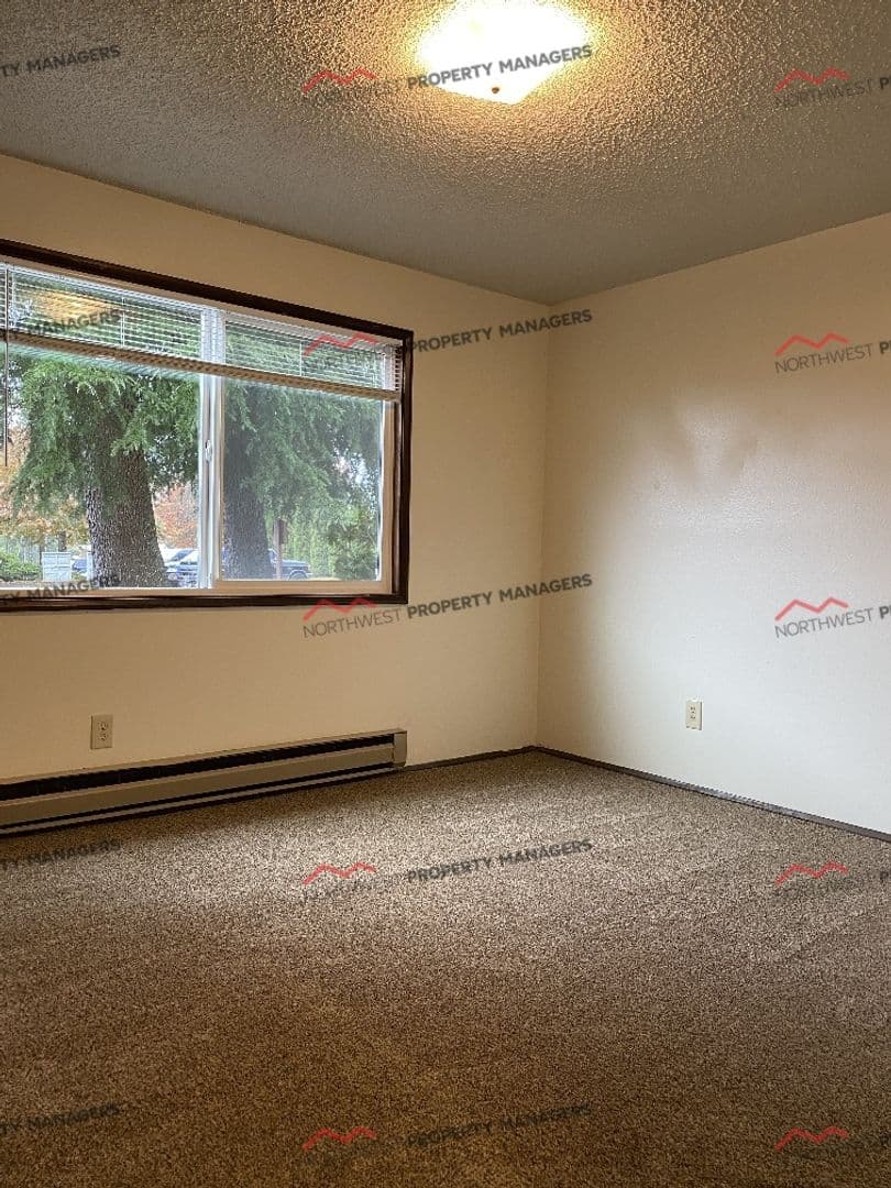 Montesano Apartment: 514 N. Medcalf Lane 1-24