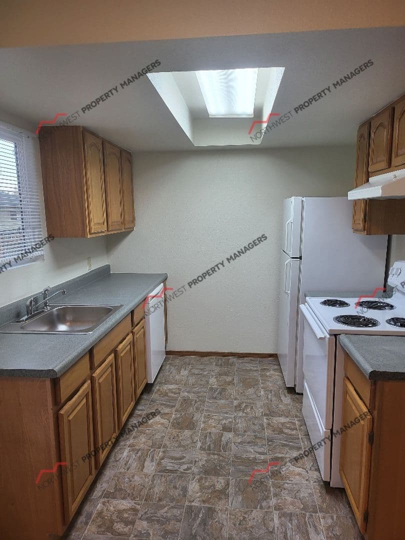 Centralia Apartment: 2227 Harrison Ave 1-36