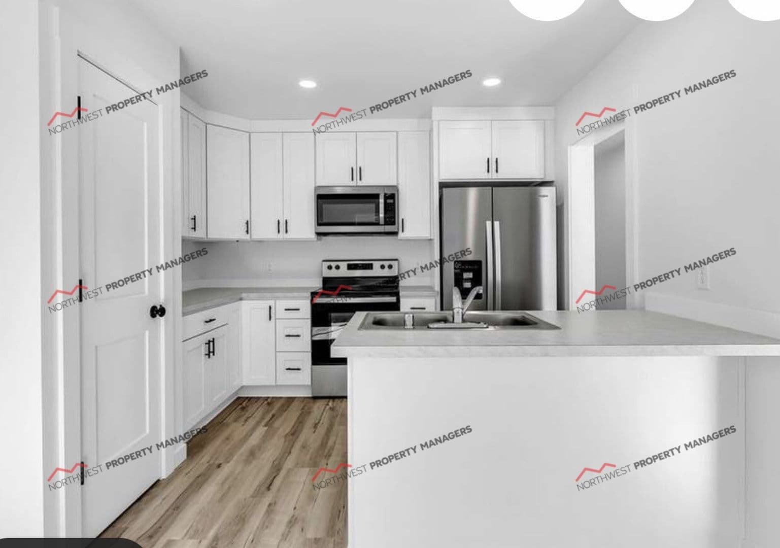 Winlock Apartment: 805-807 SW Front St