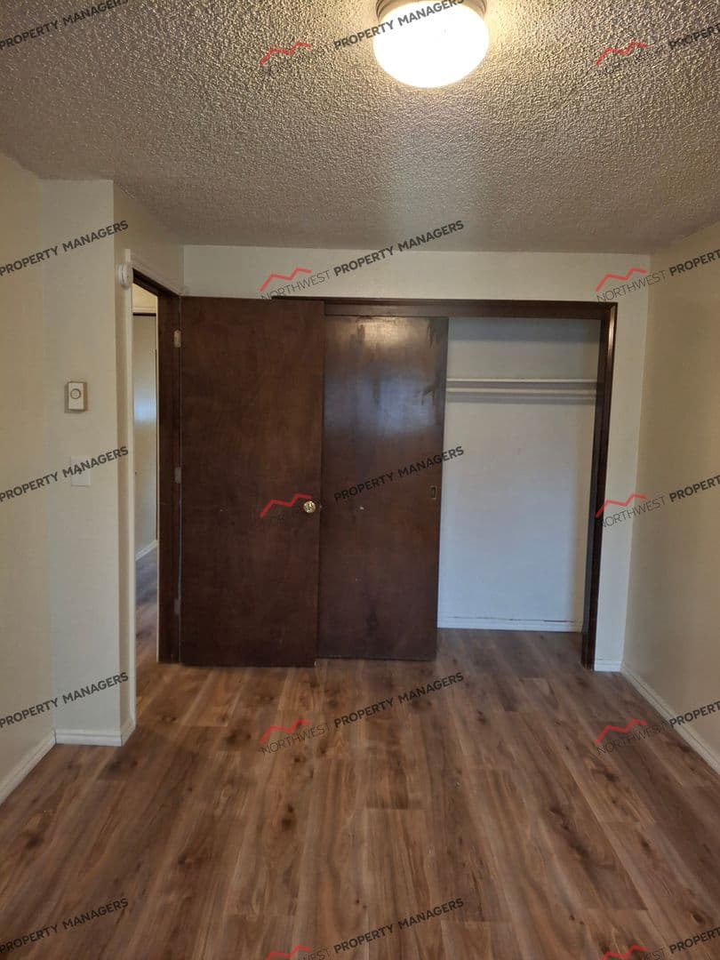 Centralia Apartment: 1505 Lewis St. 1-16 (Shamrock Apts)