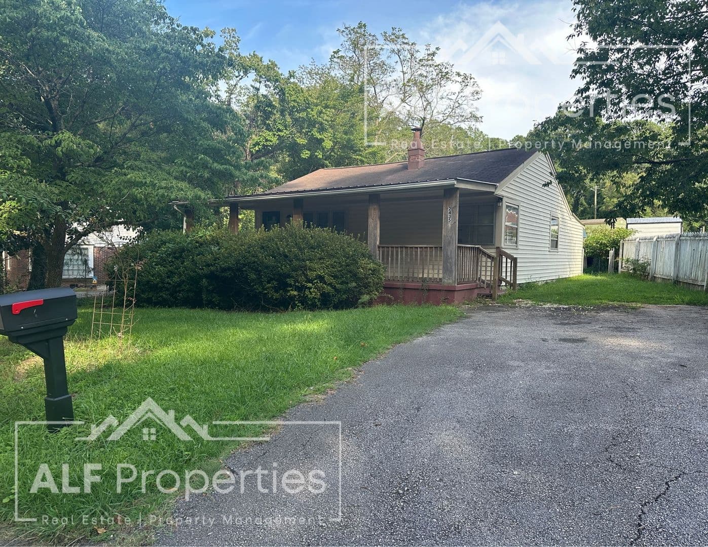Henderson House: 2435 Westover Drive