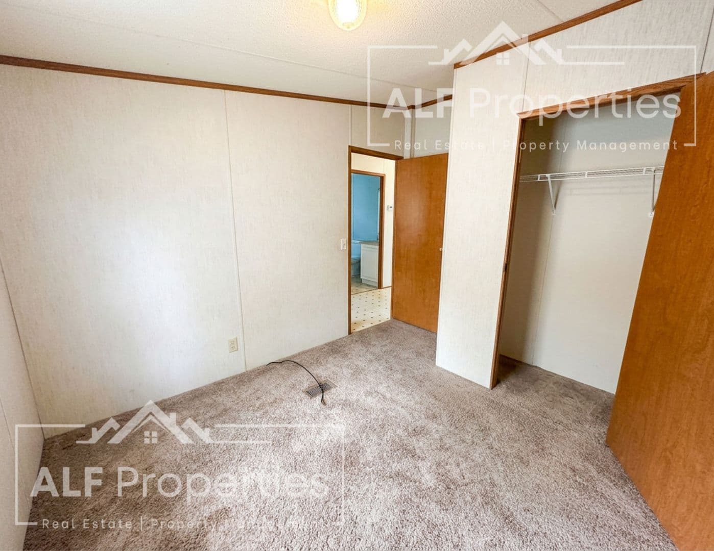 Henderson Apartment: 157 Autumn Lane