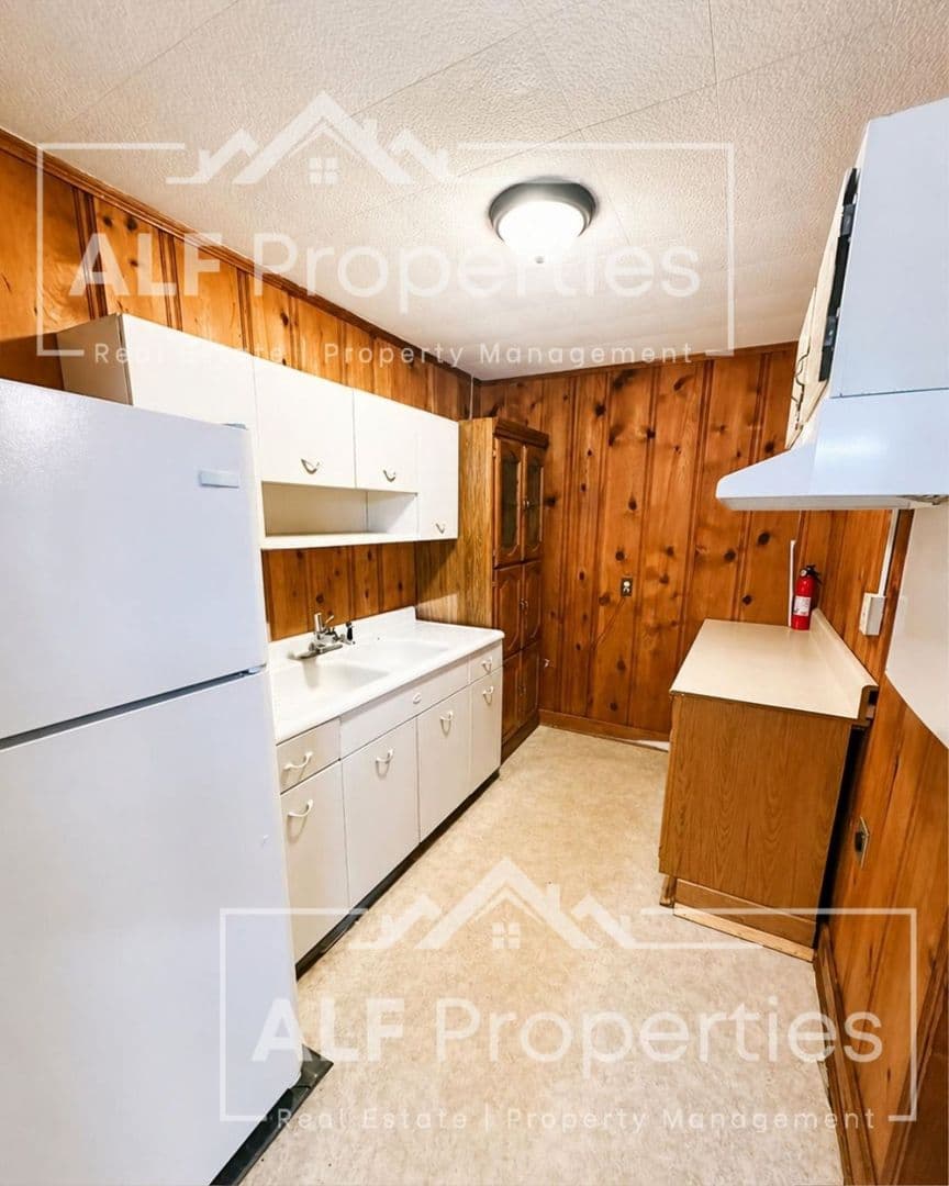 Henderson House: 2435 Westover Drive