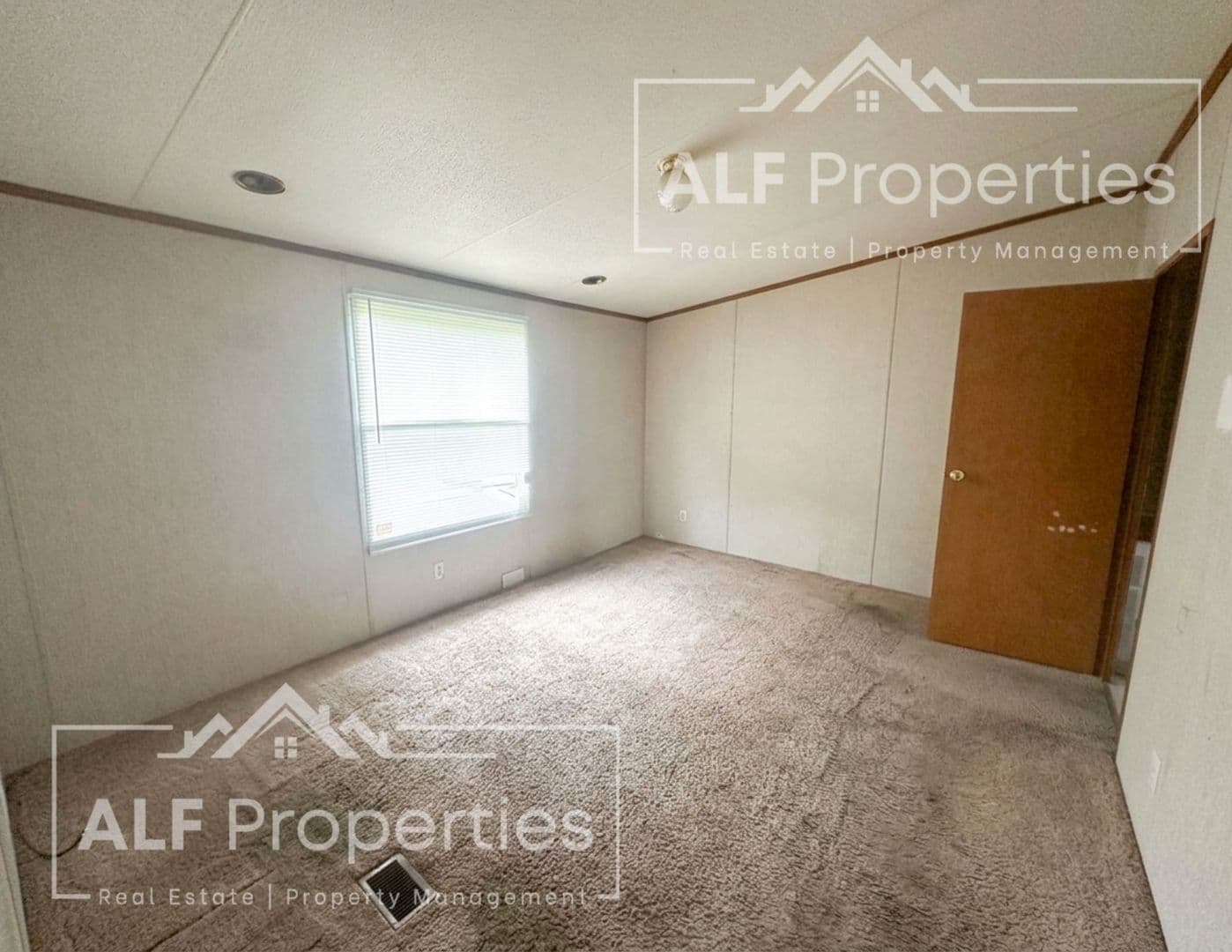 Henderson Apartment: 157 Autumn Lane
