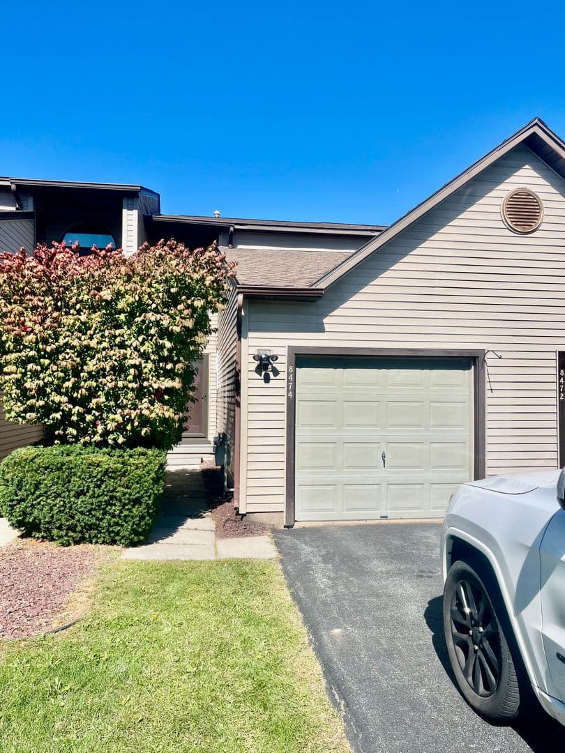 Baldwinsville House: 8474 Bubbling Springs Dr