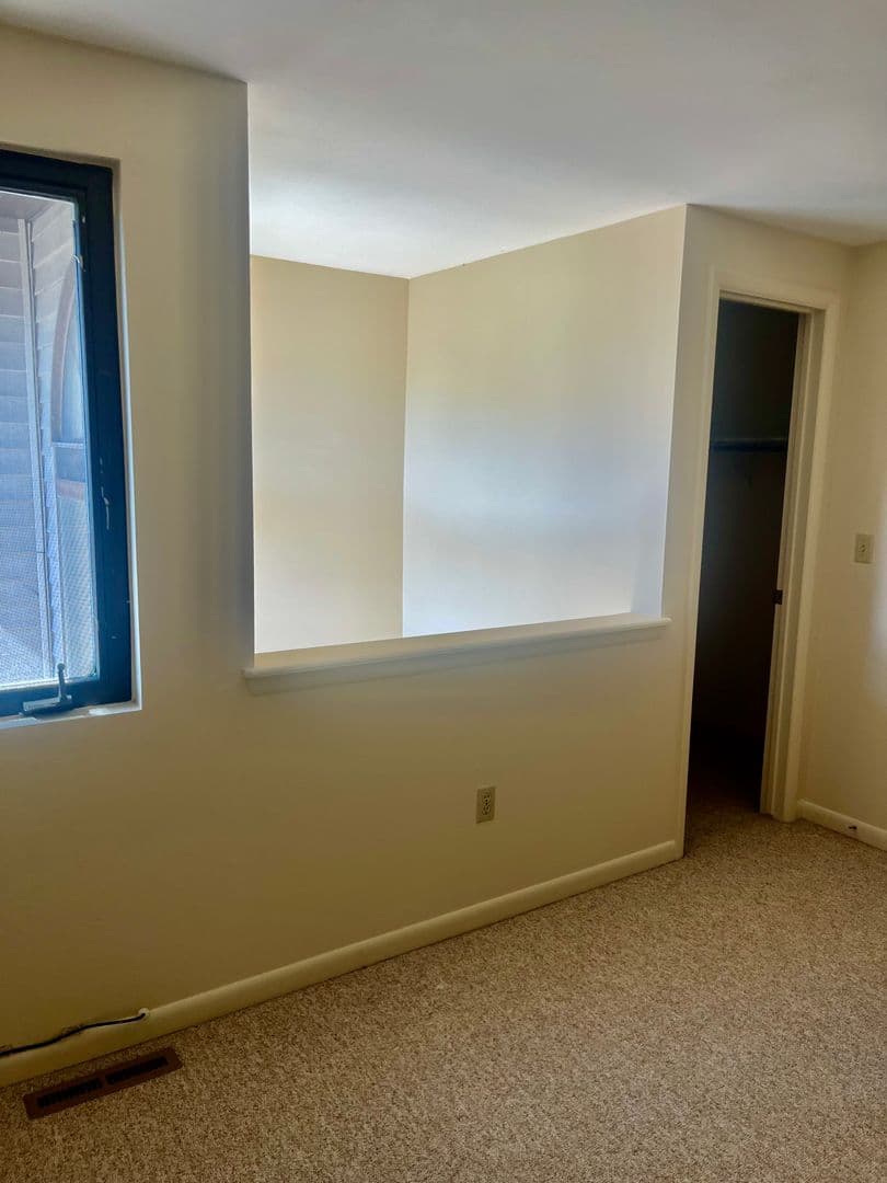 Baldwinsville House: 8474 Bubbling Springs Dr