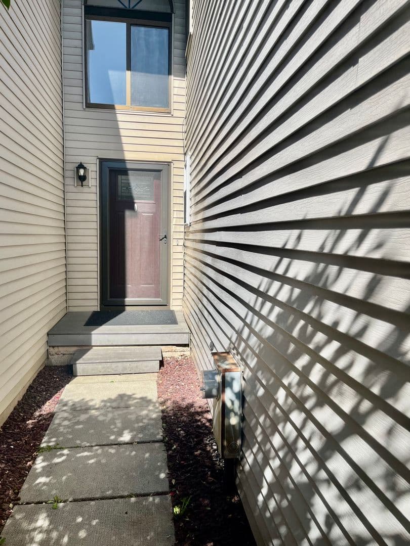 Baldwinsville House: 8474 Bubbling Springs Dr