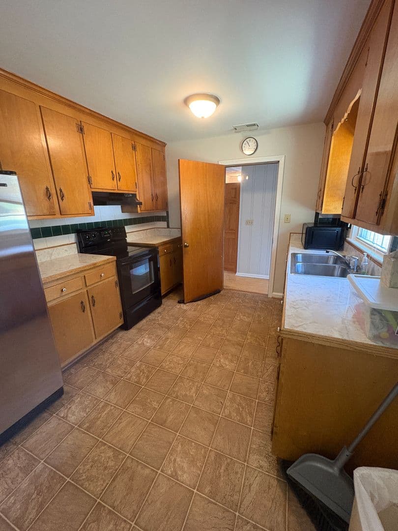 Hampton House: 113 Bowen Drive