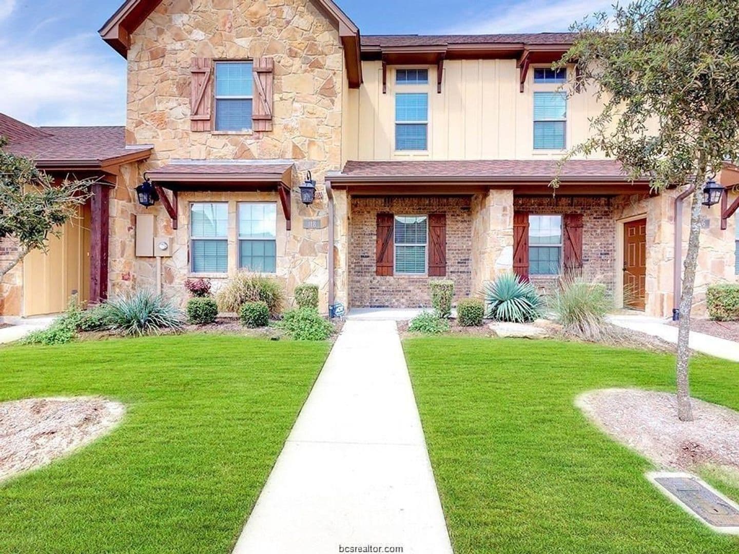 College Station Townhome: 203 Capps