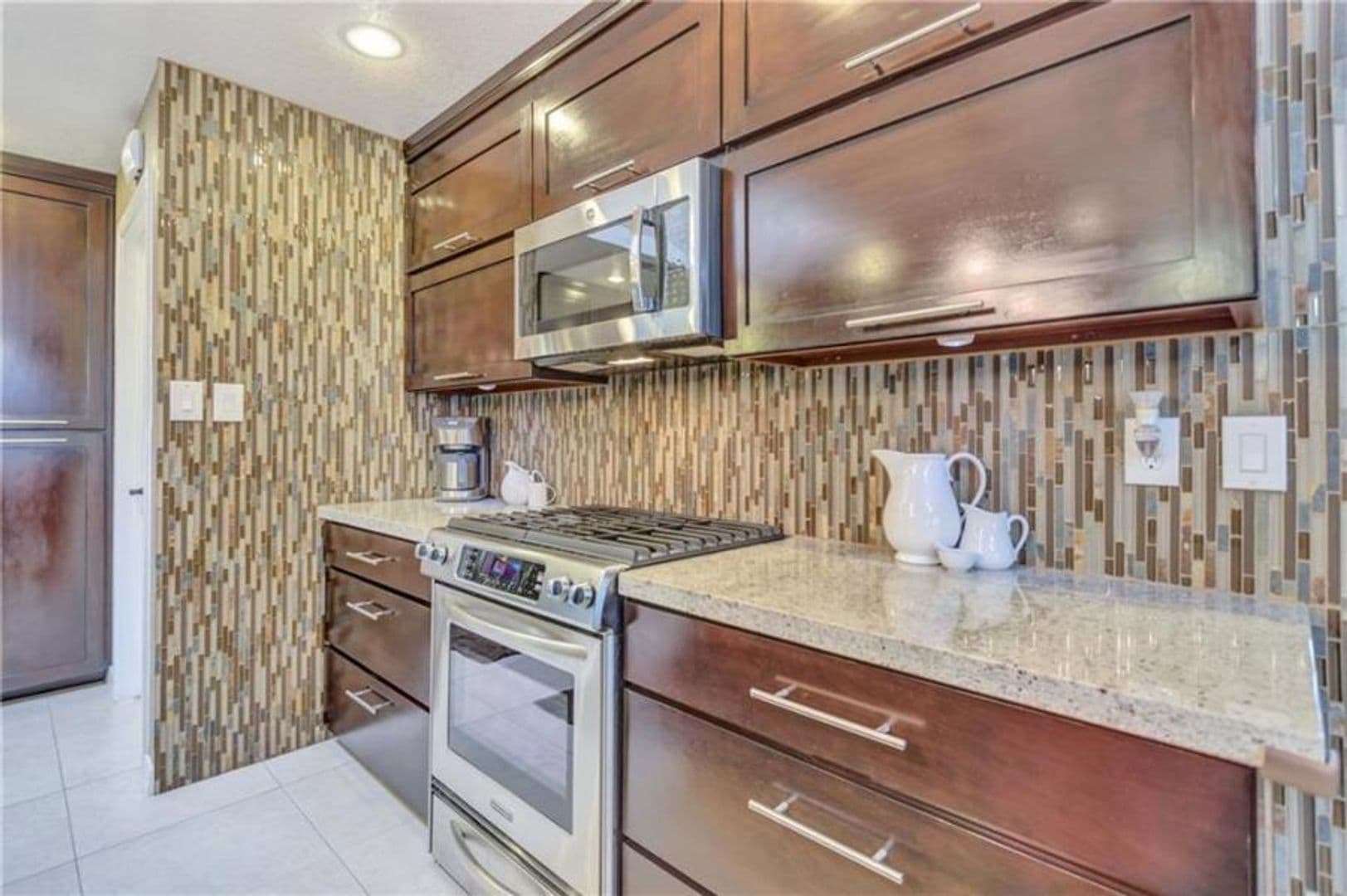 El Paso House: 7067 Crown Ridge Drive