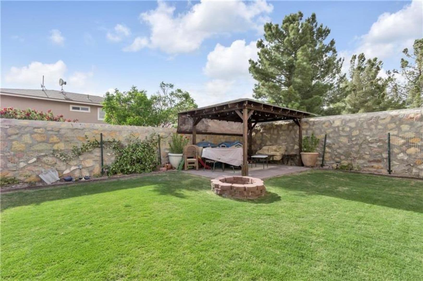 El Paso House: 7067 Crown Ridge Drive