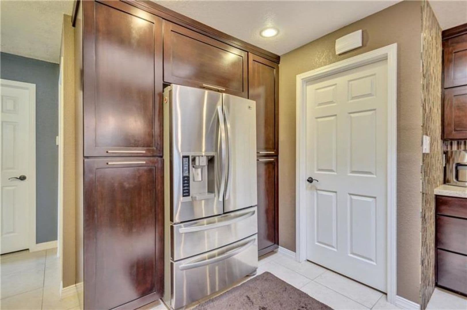 El Paso House: 7067 Crown Ridge Drive