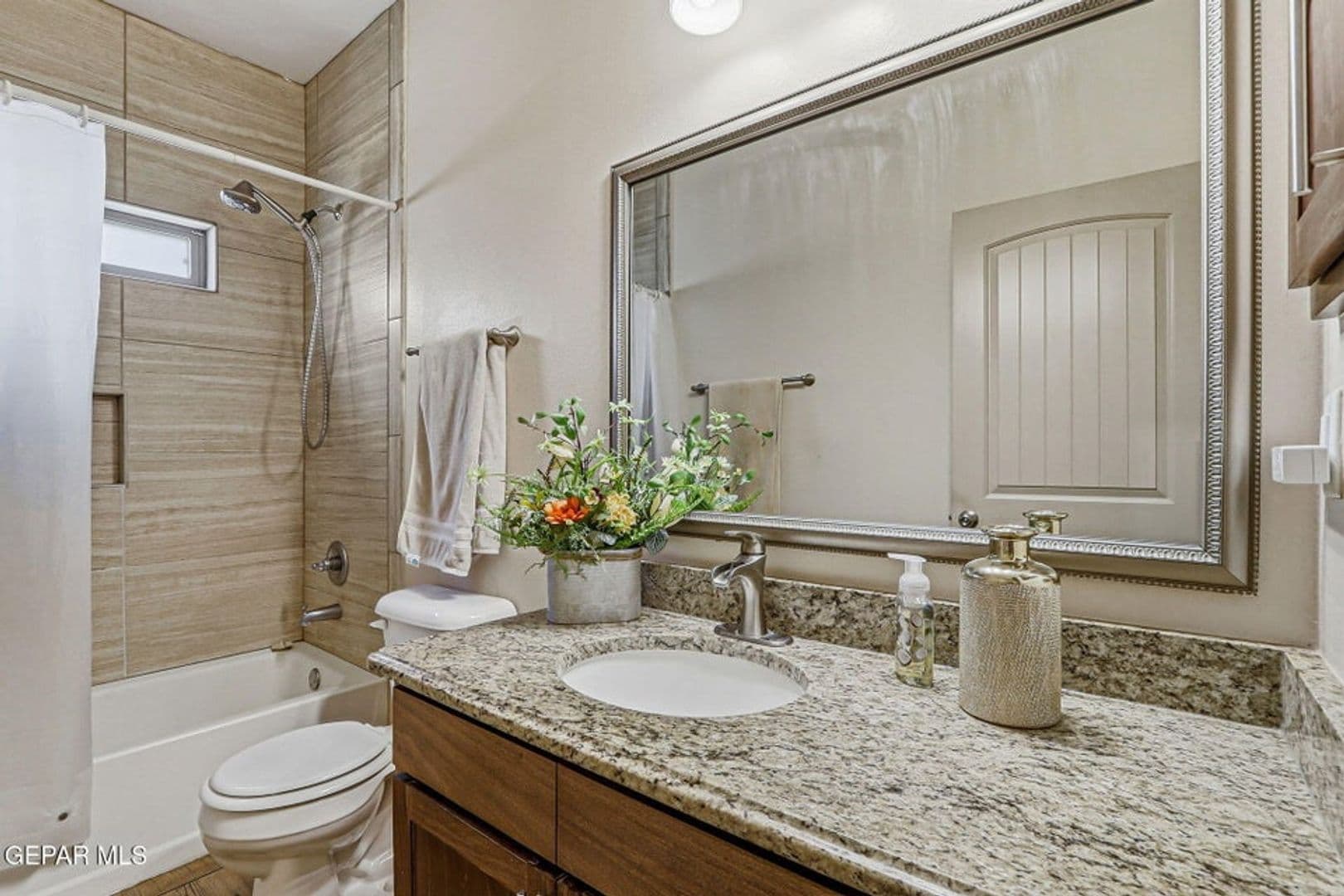 Horizon City House: 13981 Flora Vista Ave