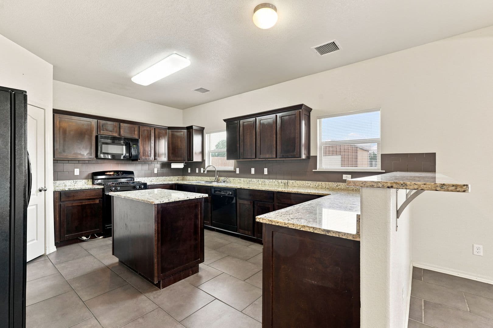 El Paso House: 14668 Oldenberg Ct