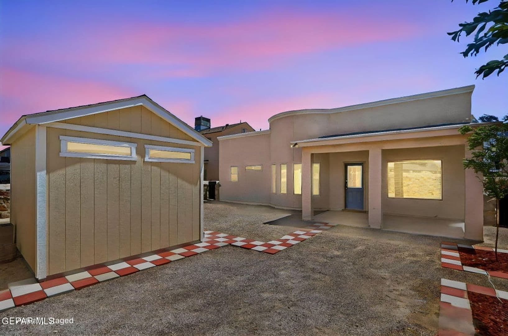Horizon City House: 13981 Flora Vista Ave