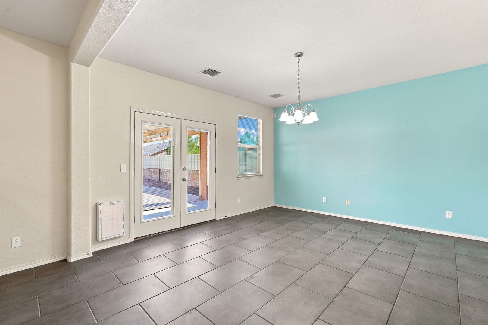 El Paso House: 14668 Oldenberg Ct