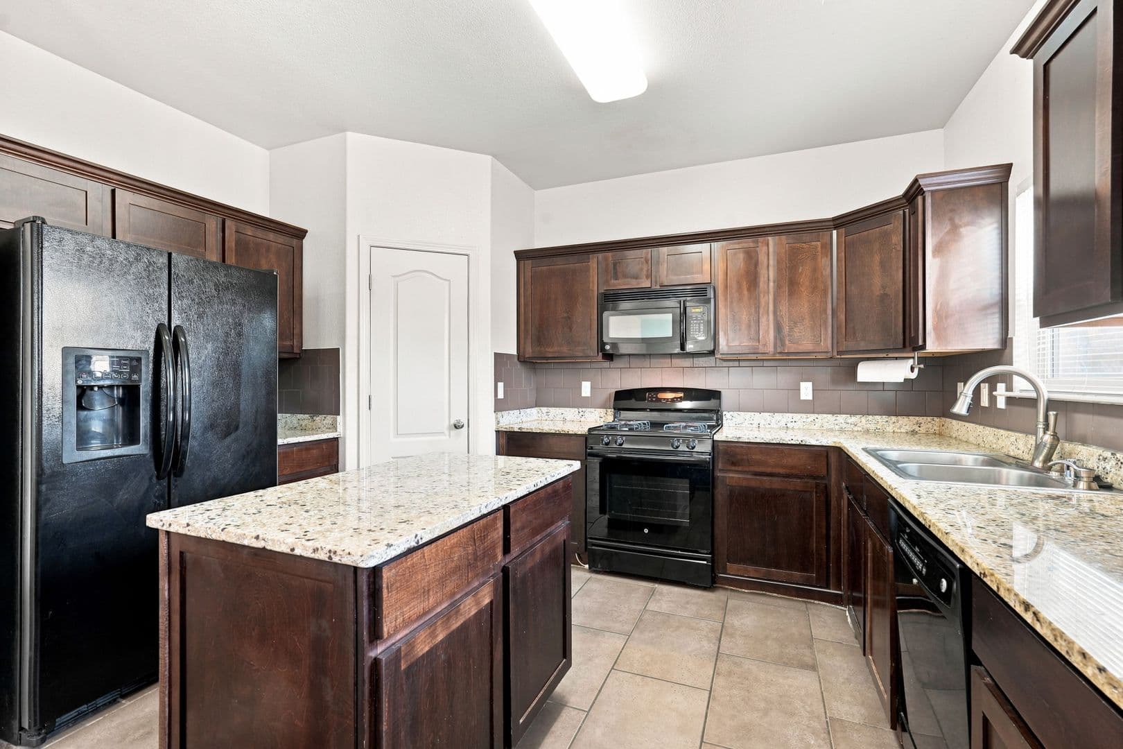 El Paso House: 14668 Oldenberg Ct