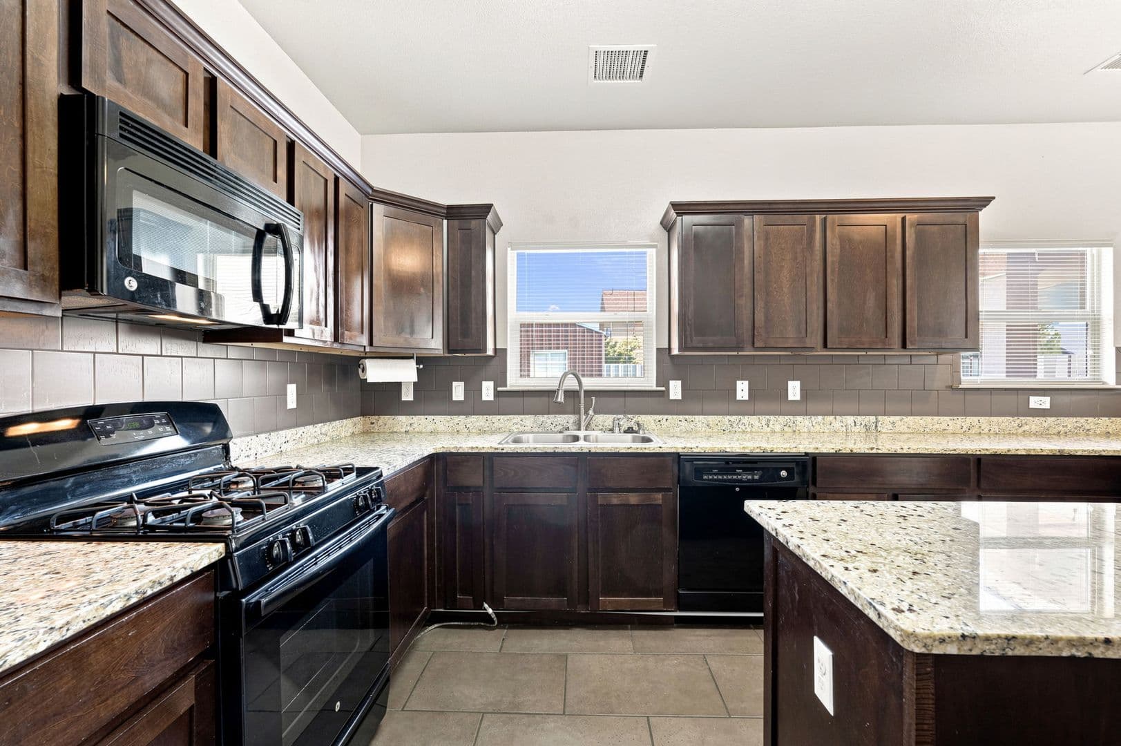 El Paso House: 14668 Oldenberg Ct