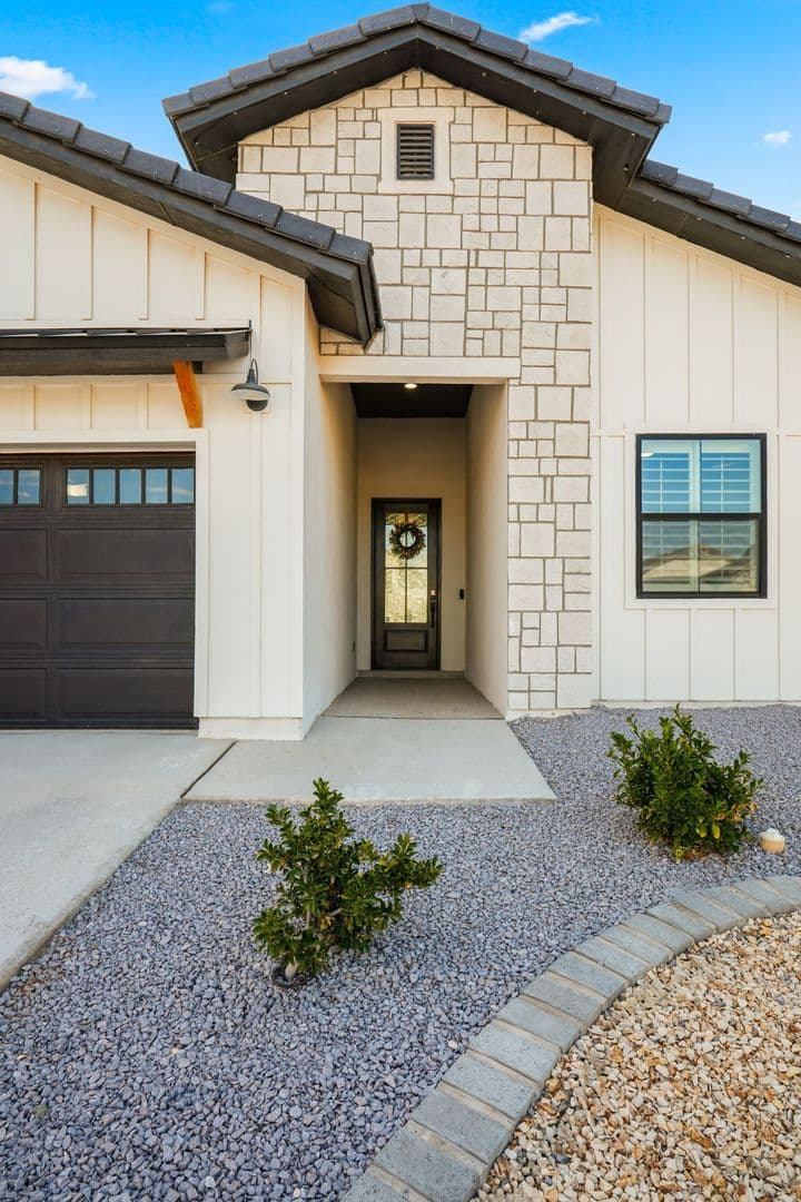 El Paso House: 3613 Pattern Pl