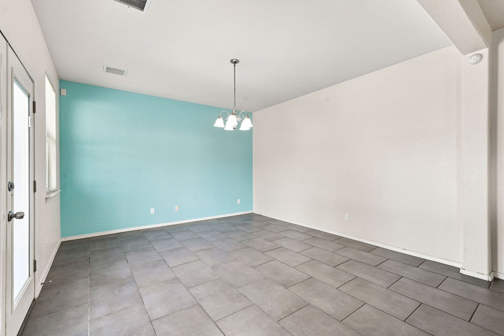 El Paso House: 14668 Oldenberg Ct