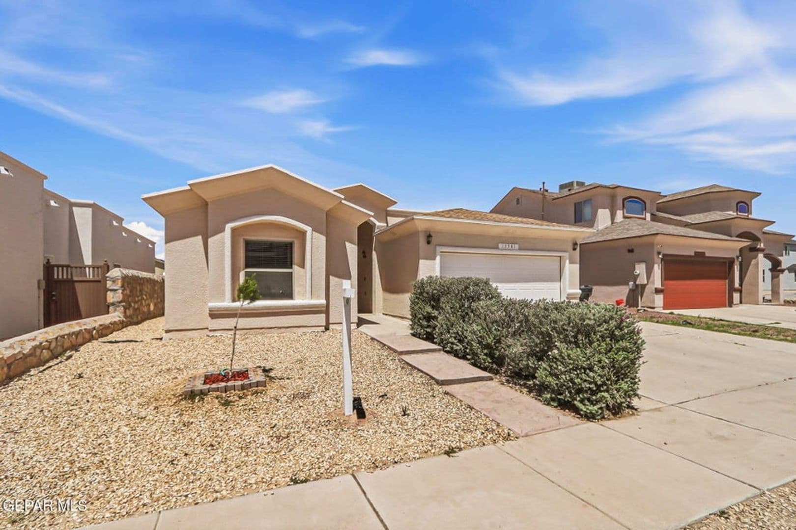 Horizon City House: 13981 Flora Vista Ave