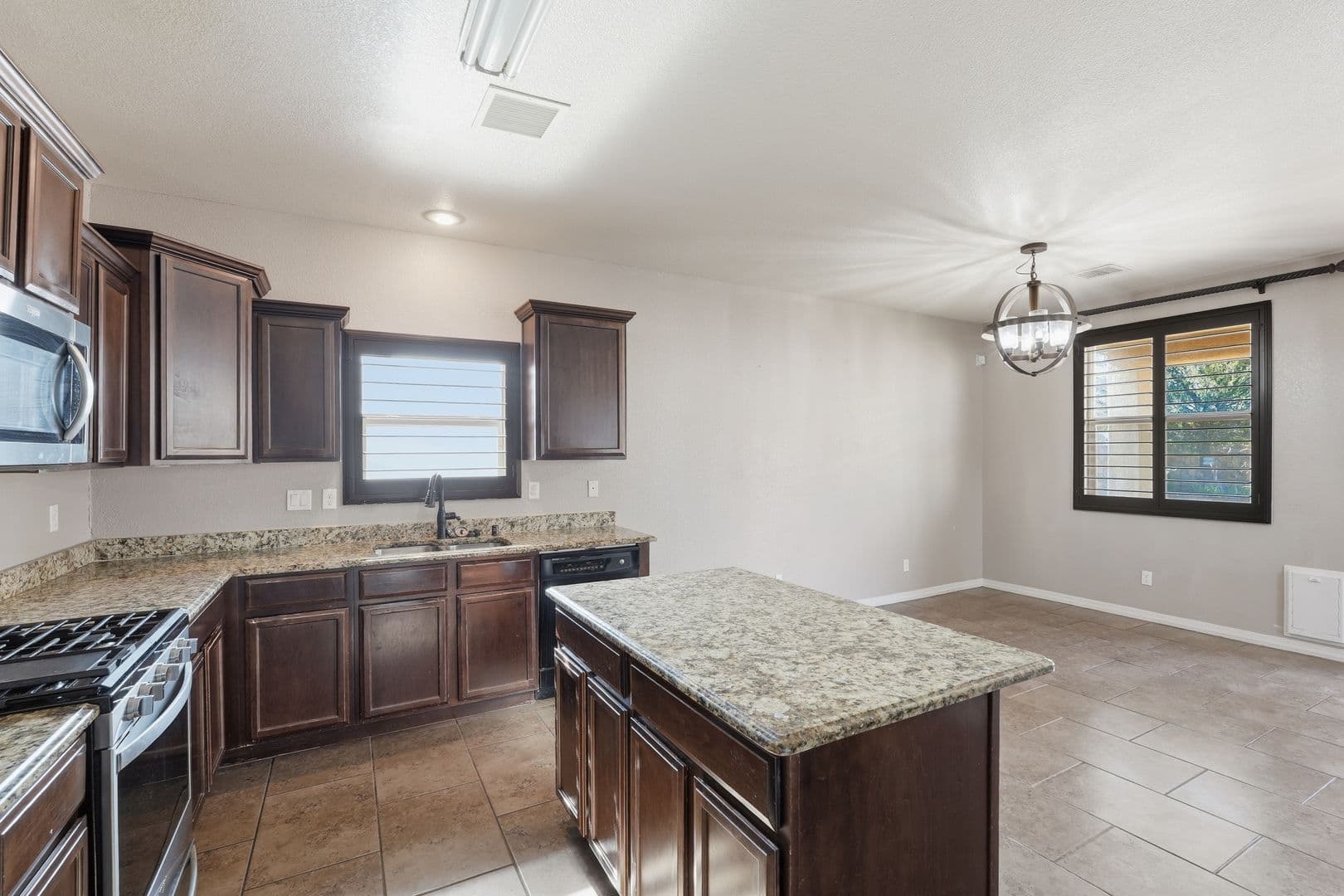 Horizon City House: 13255 Emerald Isle Street