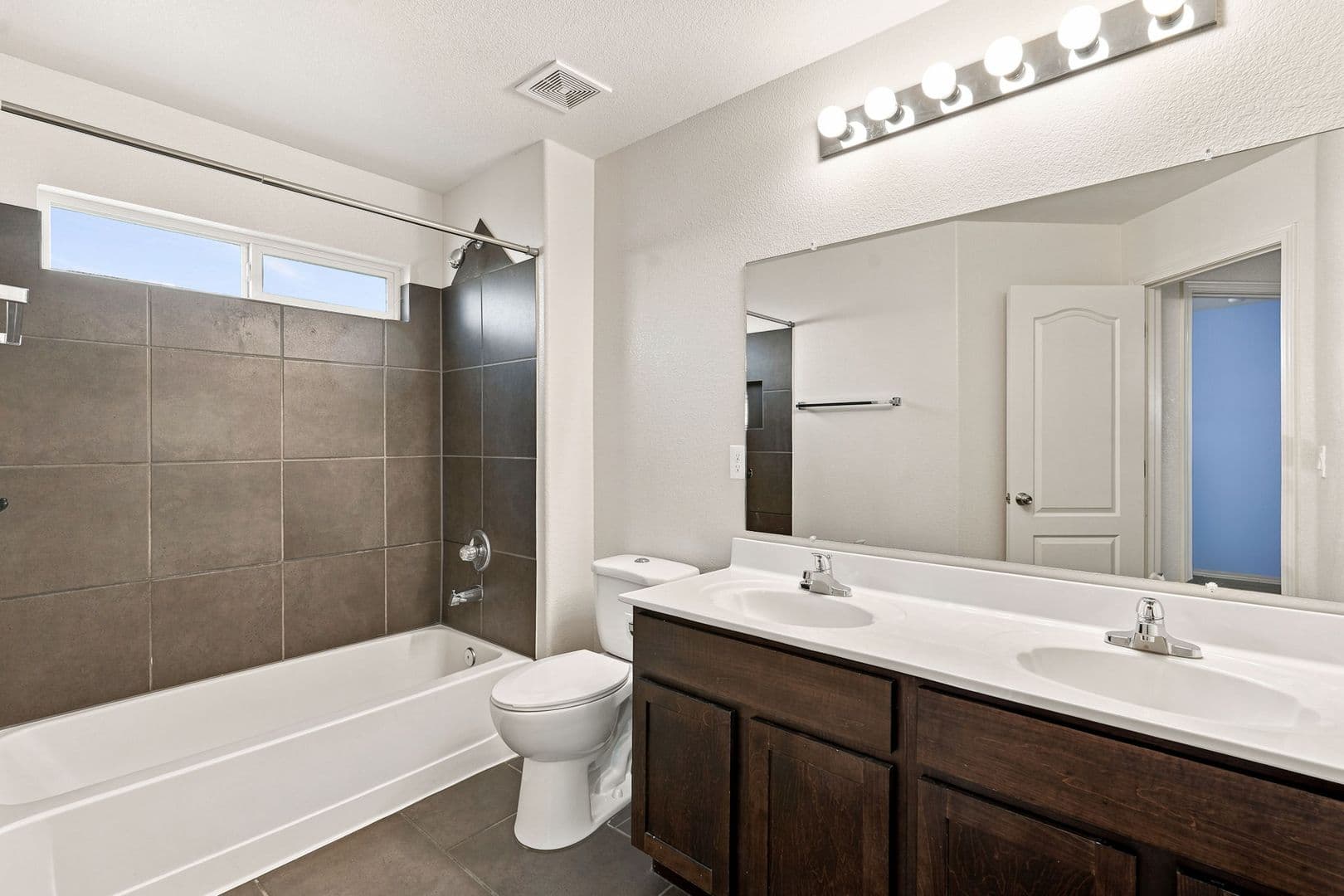 El Paso House: 14668 Oldenberg Ct