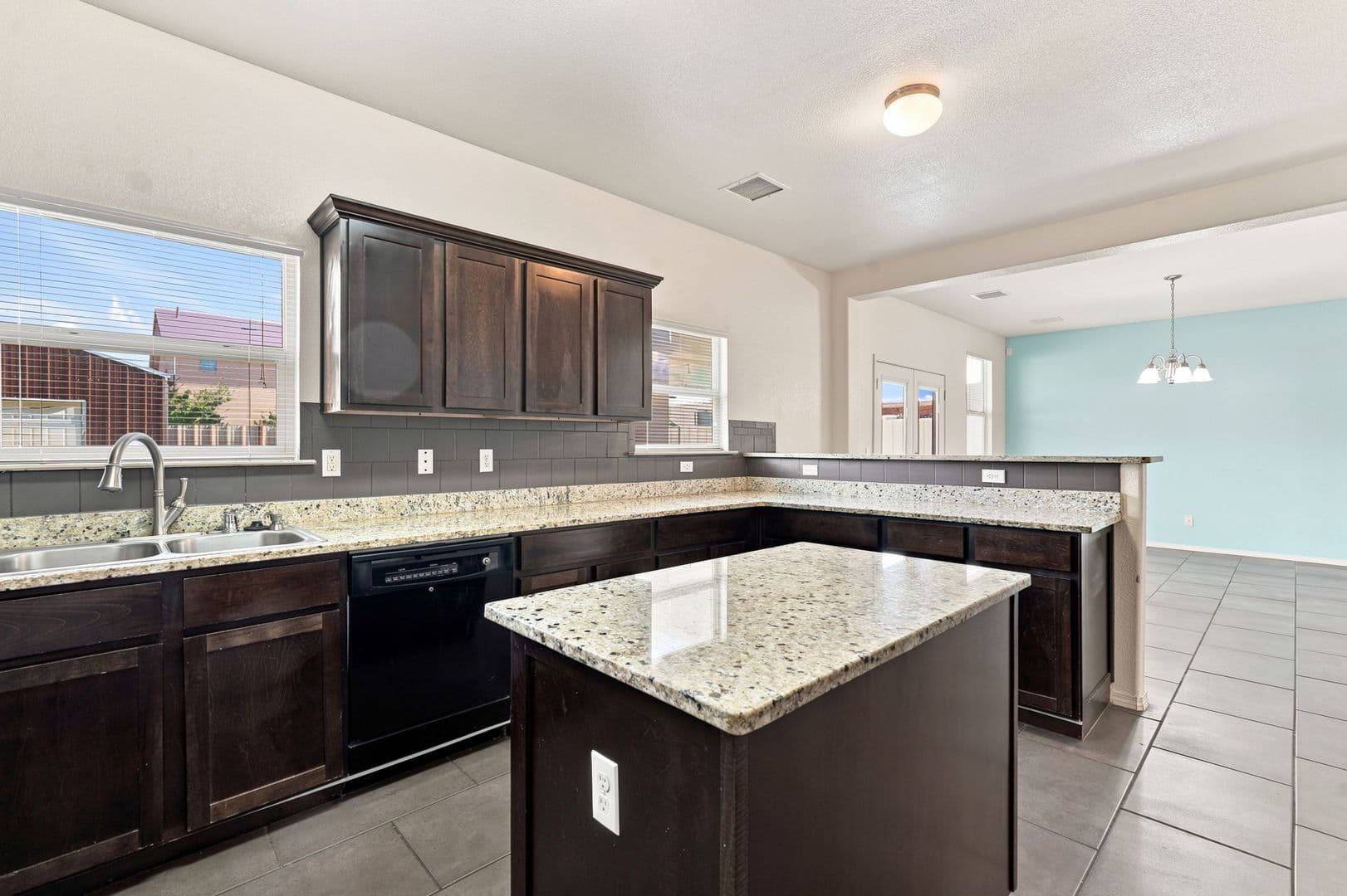 El Paso House: 14668 Oldenberg Ct