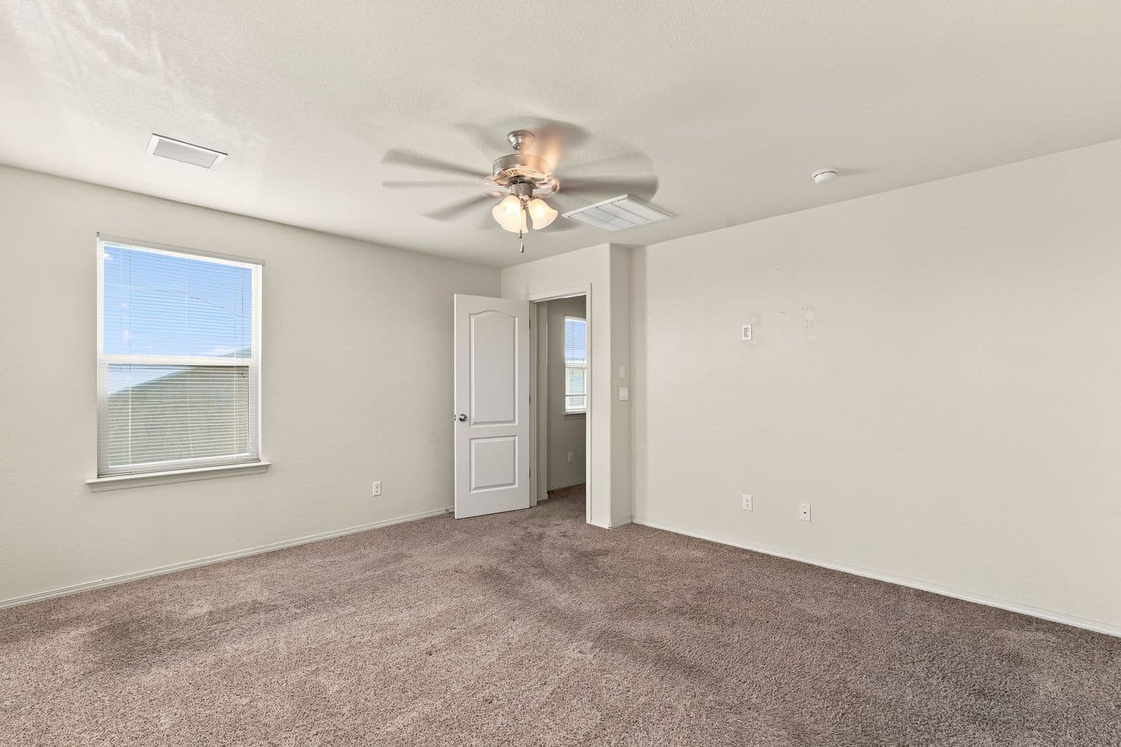 El Paso House: 14668 Oldenberg Ct