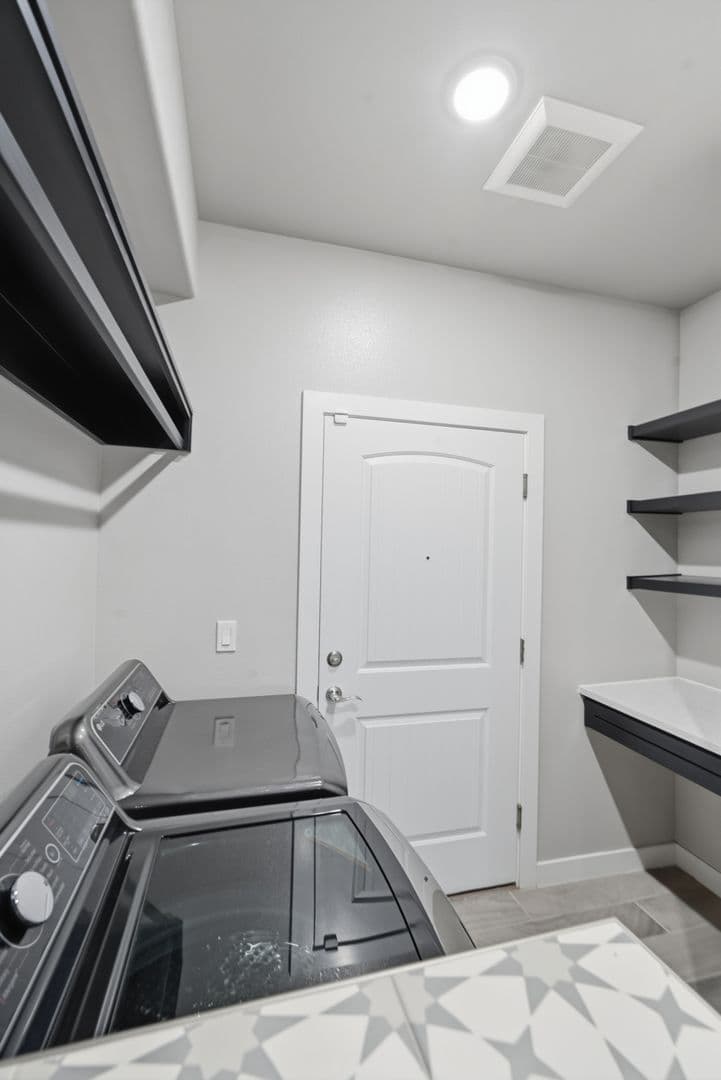 El Paso House: 14572 John McNeely