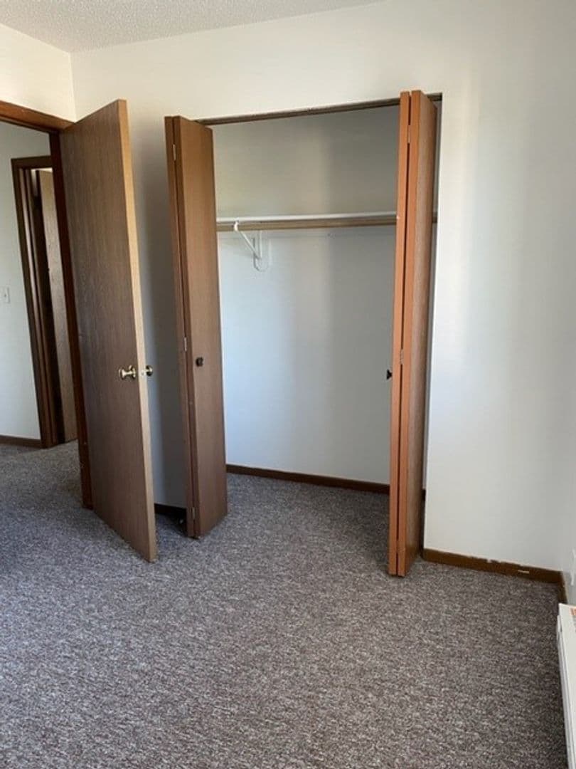 Huxley Apartment: 505 & 507 E 4th St