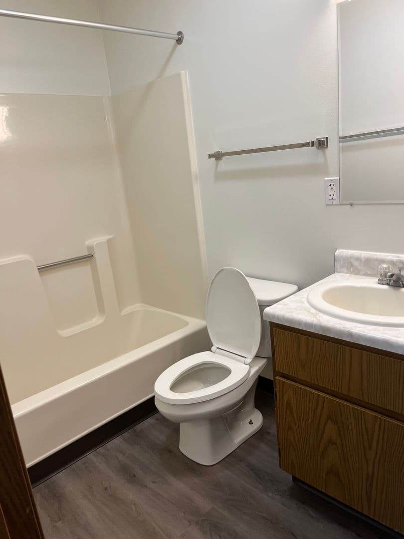 Indianola Apartment: 902 N 14th St & 1407 E Iowa Ave