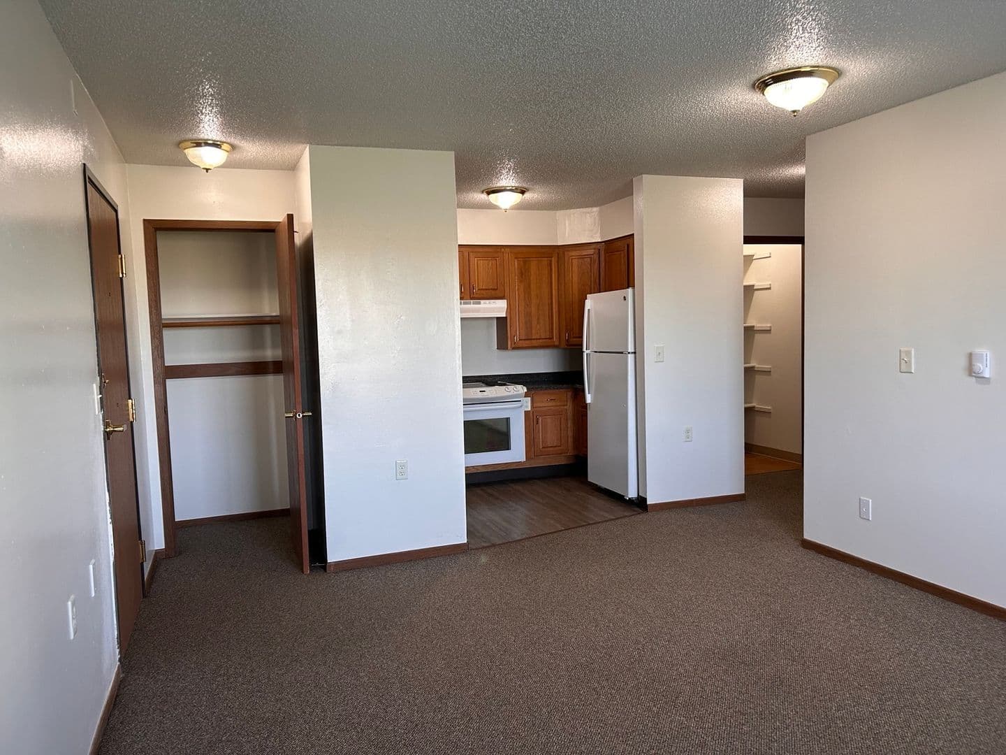 Indianola Apartment: 905 N 15th St & 1409 E Iowa Ave