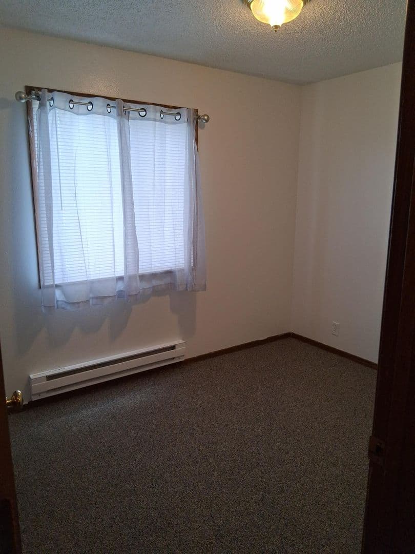 Huxley Apartment: 505 & 507 E 4th St