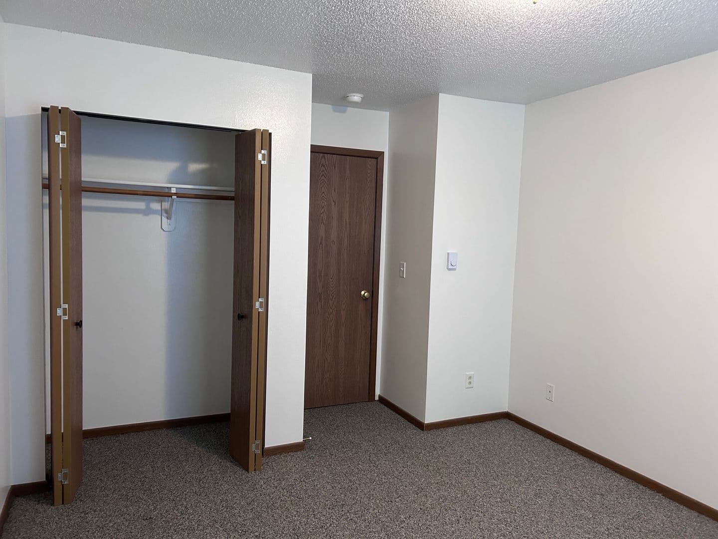 Indianola Apartment: 902 N 14th St & 1407 E Iowa Ave