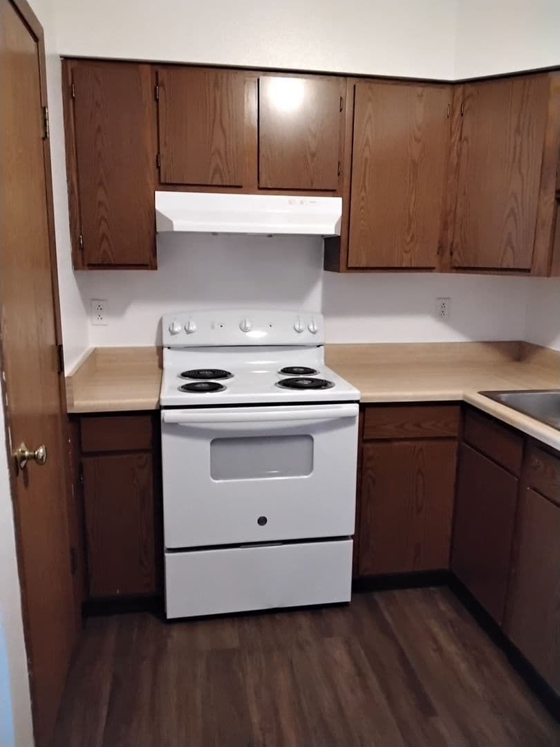 Huxley Apartment: 505 & 507 E 4th St