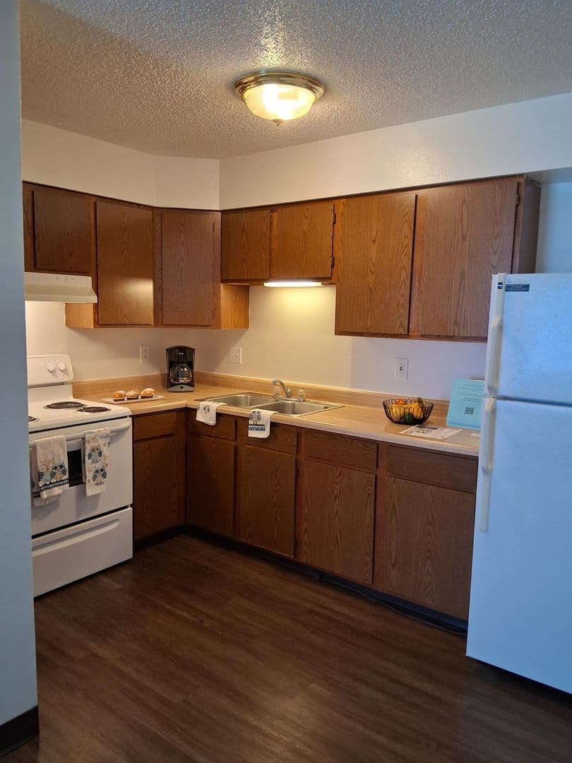 Huxley Apartment: 505 & 507 E 4th St