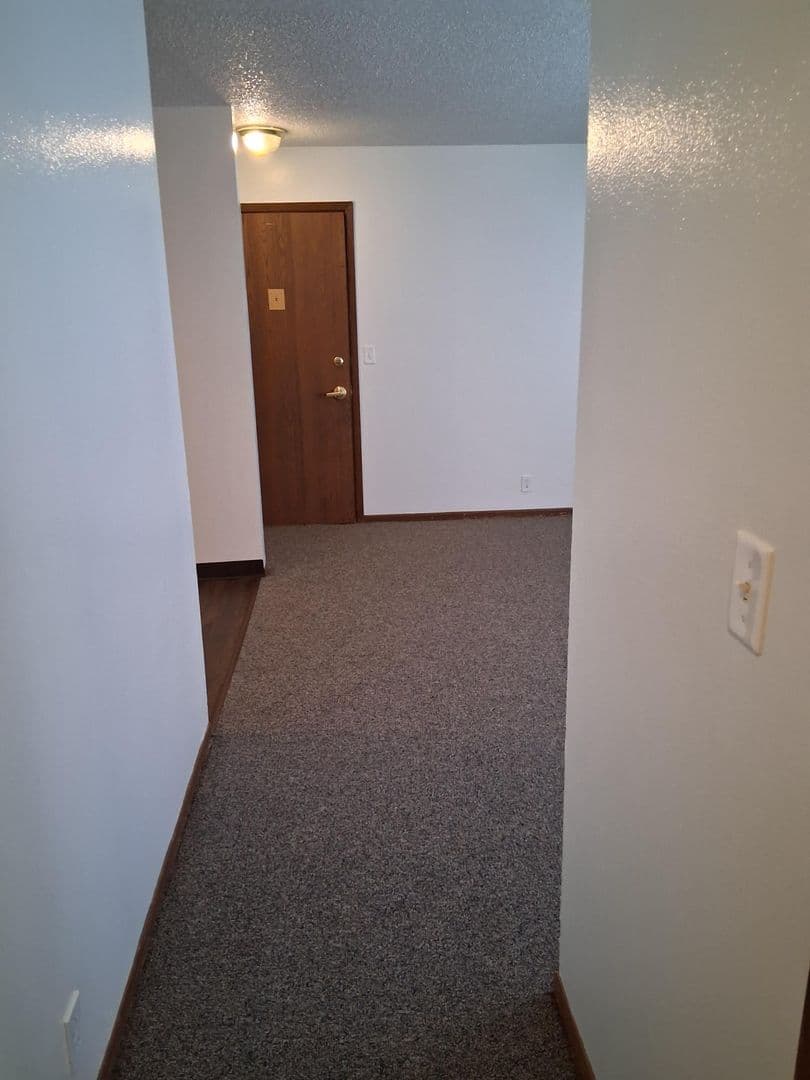 Huxley Apartment: 505 & 507 E 4th St