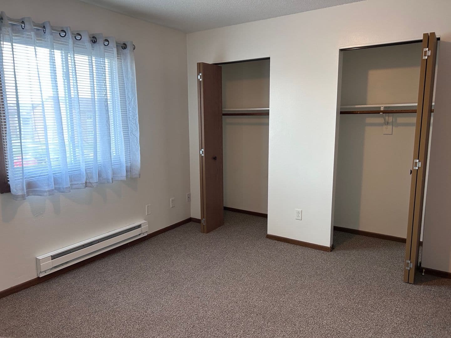Indianola Apartment: 905 N 15th St & 1409 E Iowa Ave