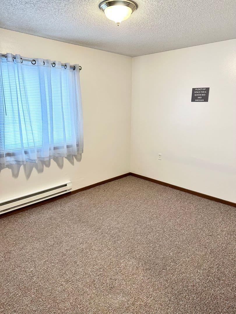 Indianola Apartment: 905 N 15th St & 1409 E Iowa Ave