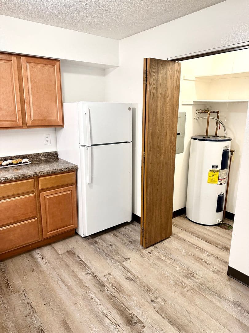 Indianola Apartment: 905 N 15th St & 1409 E Iowa Ave