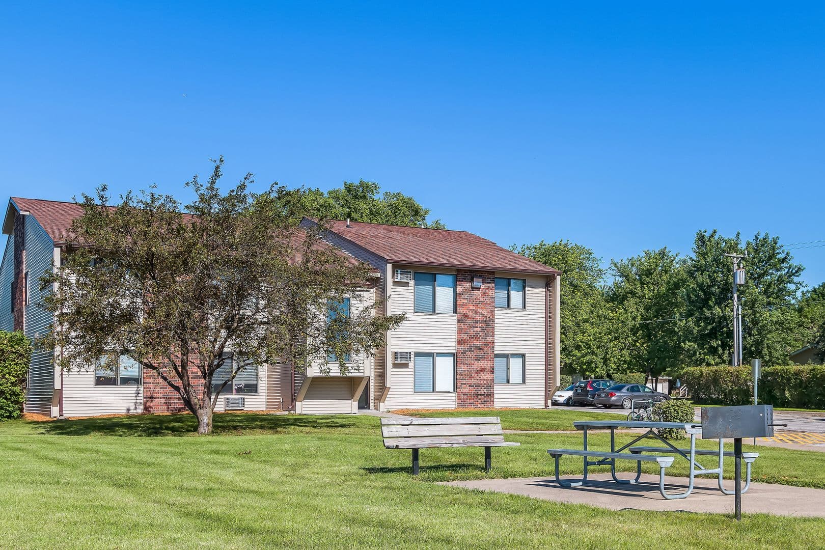 Huxley Apartment: 505 & 507 E 4th St